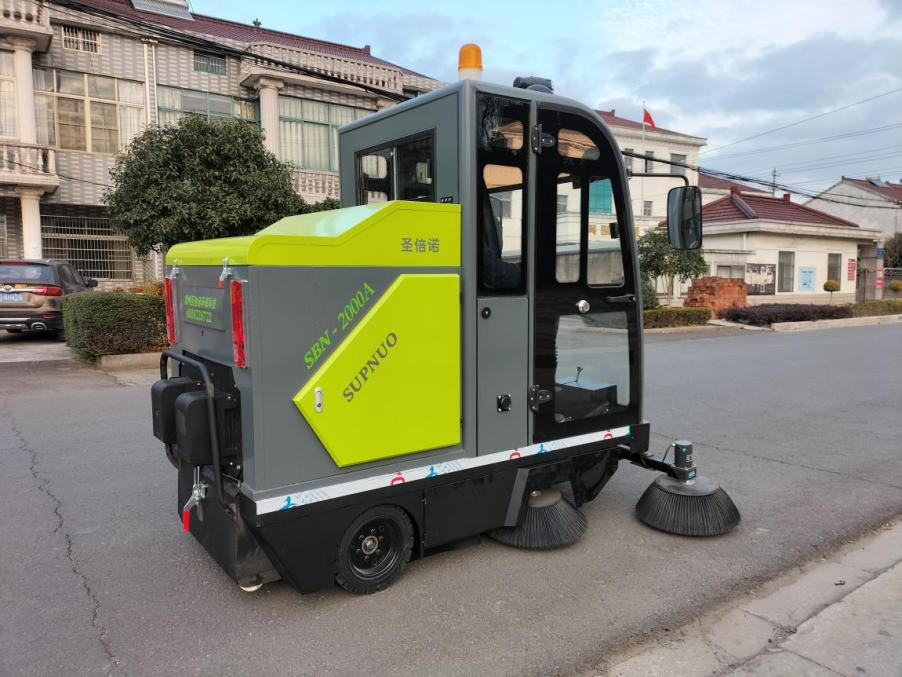 日喀则龙建清扫车_0